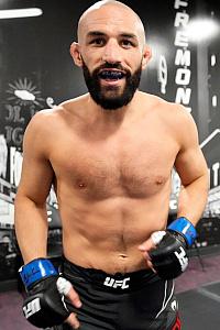 Jared Gordon Delivers a Stunning Knockout to Thiago Moisés with a Perfect Overhand Right!