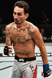 Max Holloway Shocks Joe Rogan with His Unconventional Journey to Mastering MMA Striking!