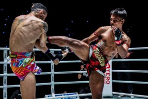 Muay Thai Team-Up! Khalil Rountree trains with Johnathan Haggerty enroute to showdown with Jiri Prochazka