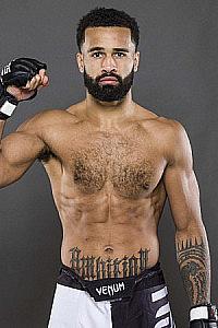 Mark Ewen Makes a Powerful Comeback with First-Round Submission Victory After Early Setback