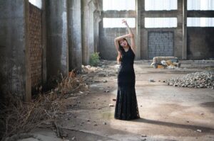 Khabib Nurmagomedov Sparks Debate with Bold Comments on Women in MMA: “They Look in the Mirror 1000 Times a Day